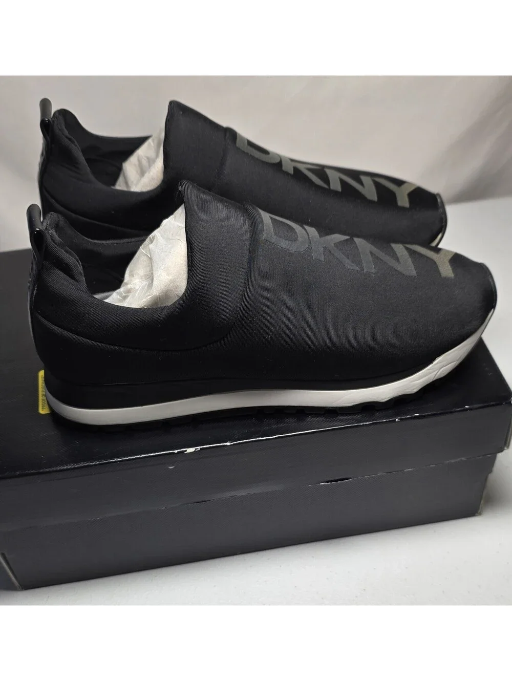 DKNY Women's Size 6.5 Jadyn Slip On Jogg Sneakers Black w/Silver 